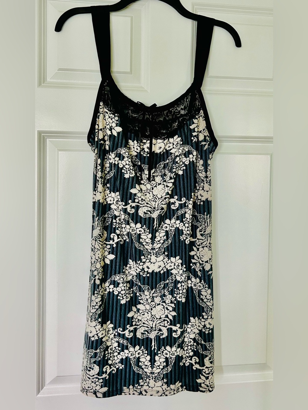Black & Cream Floral Lace-Trim Slip Sleepwear
